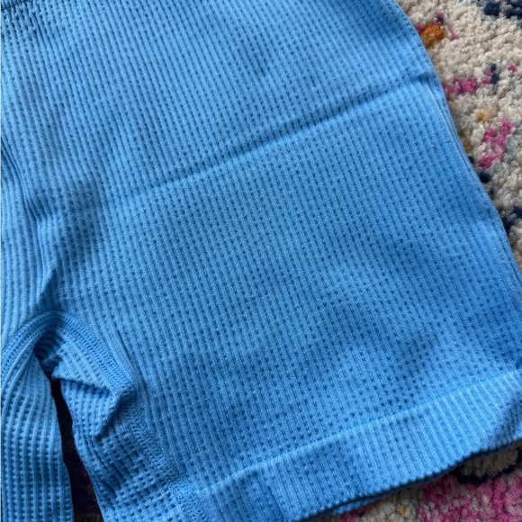 Colsie Light Blue Seamless Ribbed Bike Shorts - Picture 3 of 5